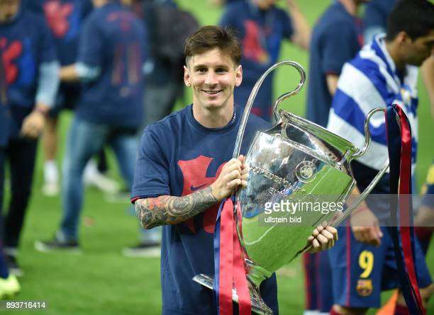 Lionel Messi with the Champions League trophy